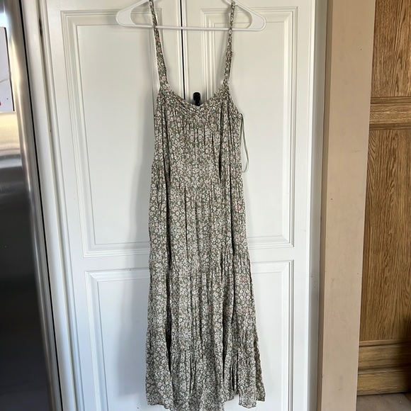 Carly Jean Los Angeles Dresses & Skirts - Carly Jean floral midi dress- L